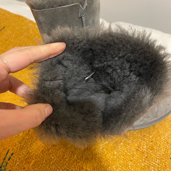 UGG Boots Grey Buttoned, Short - Picture 8 of 11